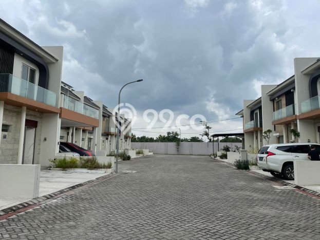 Dijual Hunian Rumah Terawat 4 Kamar di Menganti, Surabaya Dijual Hunian Rumah Terawat 4 Kamar di Menganti, Surabaya