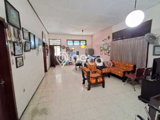 Jual Rumah Mewah Megah Dengan View Eksklusif di Mayjen Sungkono, Surabaya Jual Rumah Mewah Megah Dengan View Eksklusif di Mayjen Sungkono, Surabaya
