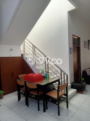 Rumah Strategis dengan Luas Tanah 86m² dan Luas Bangunan 150m² di Kawasan Regol, Bandung Rumah Strategis dengan Luas Tanah 86m² dan Luas Bangunan 150m² di Kawasan Regol, Bandung