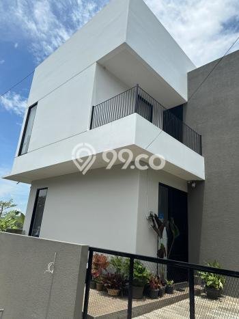 Rumah di Jangli, Semarang, LT 167m² LB 140m² Rumah di Jangli, Semarang, LT 167m² LB 140m²