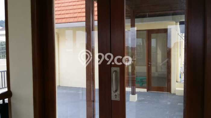 Rumah Luxury Modern Siap Huni di Bukit Sari Semarang Rumah Luxury Modern Siap Huni di Bukit Sari Semarang