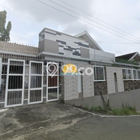 Lokasi terbaik! Rumah siap pakai dikontrakkan di Gajah Mungkur LB 300m2 Lokasi terbaik! Rumah siap pakai dikontrakkan di Gajah Mungkur LB 300m2