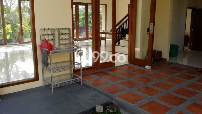 Rumah Luxury Modern Siap Huni di Bukit Sari Semarang Rumah Luxury Modern Siap Huni di Bukit Sari Semarang