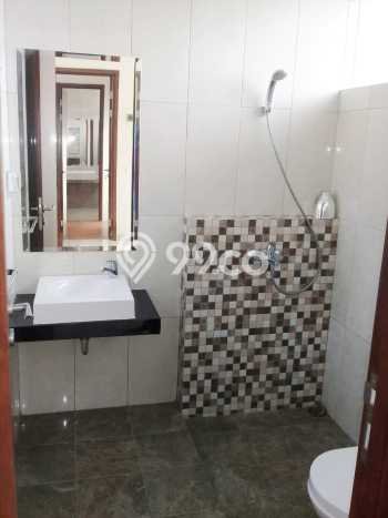 Rumah Elit Modern Tanpa Renovasi di Gading Serpong Tangerang Rumah Elit Modern Tanpa Renovasi di Gading Serpong Tangerang