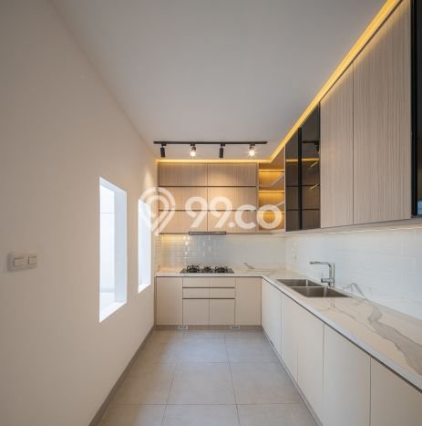 Rumah Modern 4 KT di BSD Tangerang Semi Furnished Rumah Modern 4 KT di BSD Tangerang Semi Furnished