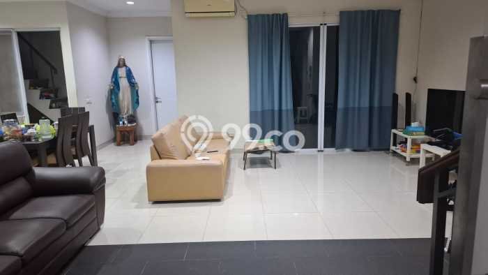Rumah Mewah Siap Huni LT 180m2 di BSD, Tangerang Selatan Rumah Mewah Siap Huni LT 180m2 di BSD, Tangerang Selatan