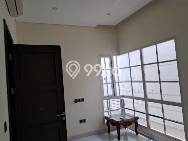 Rumah Mewah LB 315m2 Siap Huni Desain Elegan di Gading Serpong, Tangerang Rumah Mewah LB 315m2 Siap Huni Desain Elegan di Gading Serpong, Tangerang
