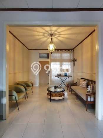 For Sale! Luxury House LT 250m2 Desain Modern di Gandaria For Sale! Luxury House LT 250m2 Desain Modern di Gandaria
