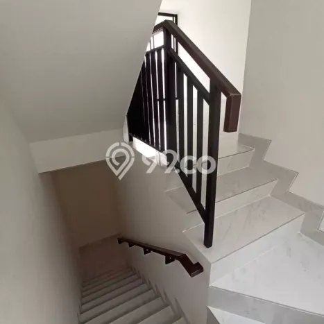 Rumah Elit LB 150m2 Siap Huni Desain Elegan di Pantai Indah Kapuk, Jakarta Utara Rumah Elit LB 150m2 Siap Huni Desain Elegan di Pantai Indah Kapuk, Jakarta Utara