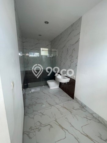 Rumah Nyaman di , Jakarta Utara, LT 167m2m² LB 400m2m² Rumah Nyaman di , Jakarta Utara, LT 167m2m² LB 400m2m²