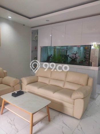Properti Nyaman 5 KT Luas Tanah 200m² di Pantai Indah Kapuk, Jakarta Utara Properti Nyaman 5 KT Luas Tanah 200m² di Pantai Indah Kapuk, Jakarta Utara