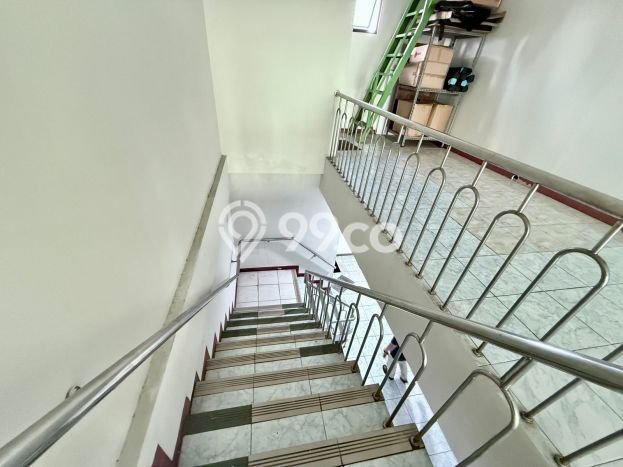 Lokasi Strategis! Dijual Kantor Bisnis di Mampang Prapatan, Jakarta Selatan Kondisi Baik Lokasi Strategis! Dijual Kantor Bisnis di Mampang Prapatan, Jakarta Selatan Kondisi Baik