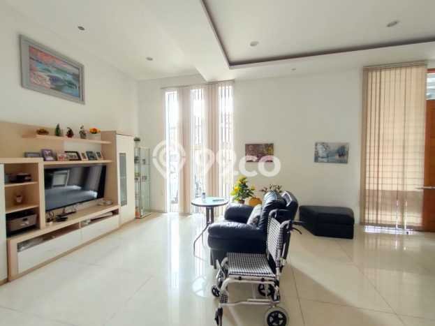 For Sale! Premium House LT 245m2 Desain Elegan di Burangrang For Sale! Premium House LT 245m2 Desain Elegan di Burangrang