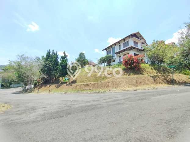 Rumah Strategis area , Bandung, Luas 865m2m² Bangunan 300m2m² - HARGA NEGO! Rumah Strategis area , Bandung, Luas 865m2m² Bangunan 300m2m² - HARGA NEGO!