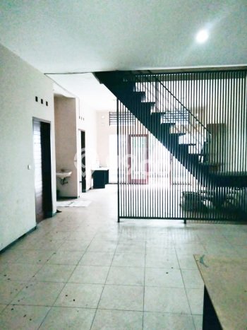 Disewakan! Rumah 4 Kamar Tidur &
2 Kamar Mandi di Burangrang, Bandung Disewakan! Rumah 4 Kamar Tidur &
2 Kamar Mandi di Burangrang, Bandung
