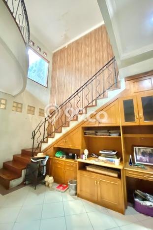 Hunian Elit LB 500m2 Siap Huni Desain Elegan di Sayap Dago, Bandung Hunian Elit LB 500m2 Siap Huni Desain Elegan di Sayap Dago, Bandung