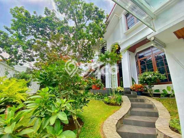 Rumah Classic Mewah di Kawasan Sejuk gegerkalong Rumah Classic Mewah di Kawasan Sejuk gegerkalong