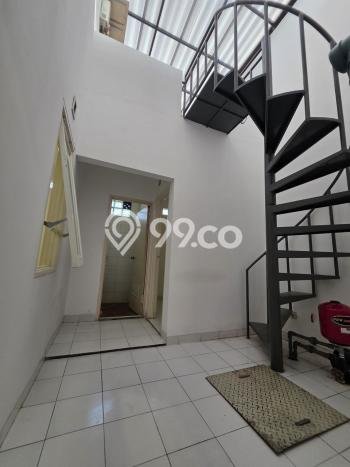 For Sale! Luxury House LT 180m2 Desain Elegan di Mekar Wangi For Sale! Luxury House LT 180m2 Desain Elegan di Mekar Wangi