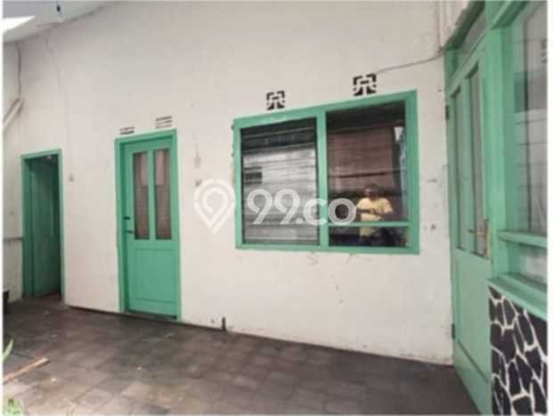 BEST OFFER! Rumah Untuk Investasi area , Luas 304m2m² Bangunan 275m2m² BEST OFFER! Rumah Untuk Investasi area , Luas 304m2m² Bangunan 275m2m²
