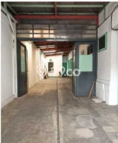 BEST OFFER! Rumah Untuk Investasi area , Luas 304m2m² Bangunan 275m2m² BEST OFFER! Rumah Untuk Investasi area , Luas 304m2m² Bangunan 275m2m²