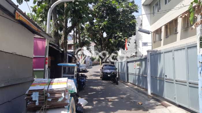 Ready to Use! Premium House LT 285m2 Desain Elegan di Surya Sumantri Ready to Use! Premium House LT 285m2 Desain Elegan di Surya Sumantri