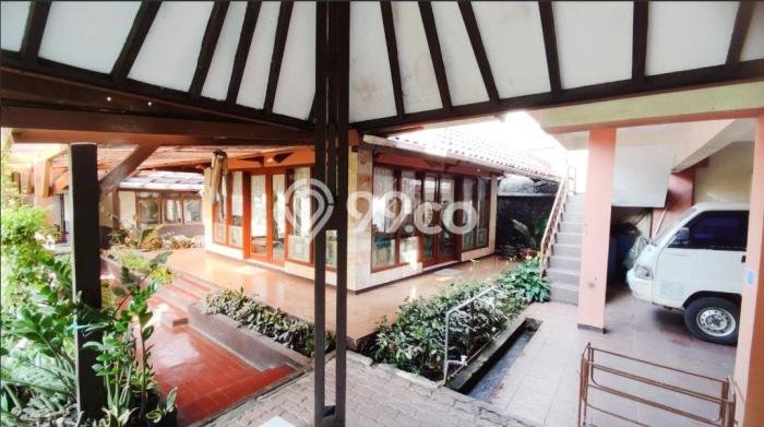 Ready to Use! Luxury House LT 859m2 Desain Elegan di Bandung Utara Ready to Use! Luxury House LT 859m2 Desain Elegan di Bandung Utara