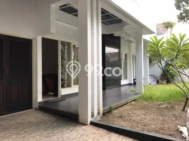 For Sale! Luxury House LT 300m2 Desain Modern di Surabaya Kota For Sale! Luxury House LT 300m2 Desain Modern di Surabaya Kota