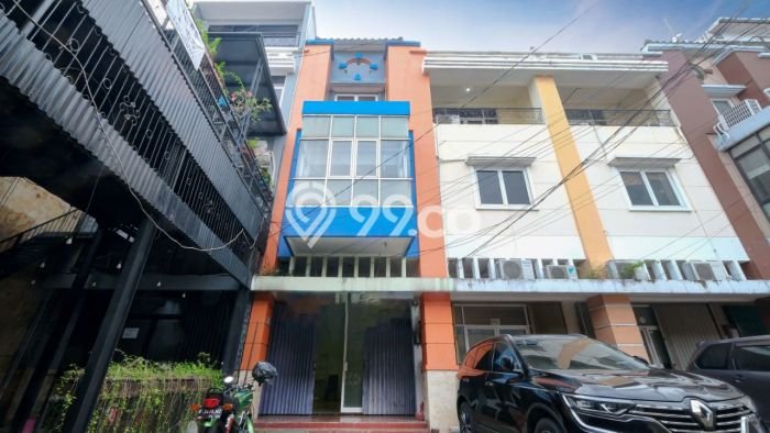 AREA KOMERSIAL! Ruko di , Luas 200m2m², Akses Raya AREA KOMERSIAL! Ruko di , Luas 200m2m², Akses Raya