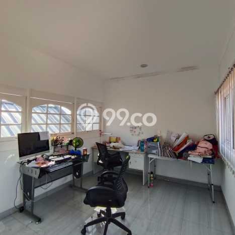 Rumah Luxury Modern Tanpa Renovasi di Cawang Jakarta Timur Rumah Luxury Modern Tanpa Renovasi di Cawang Jakarta Timur