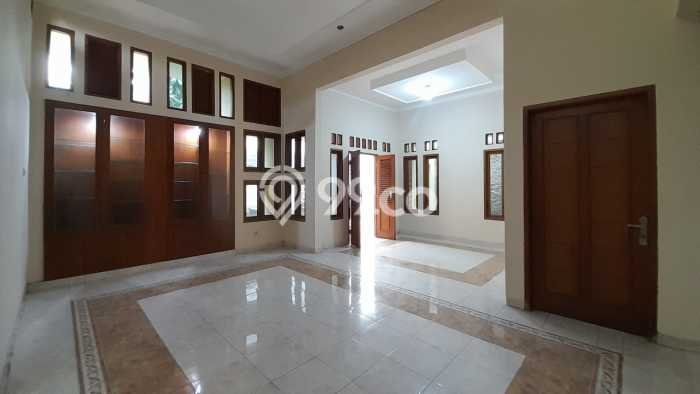 Rumah Strategis Modern Lb 180m2 di Cinere, Depok Rumah Strategis Modern Lb 180m2 di Cinere, Depok