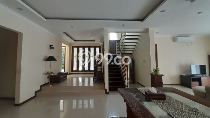 Disewakan! Rumah 5 Kamar Tidur &
5 Kamar Mandi di Ampera, Jakarta Selatan Disewakan! Rumah 5 Kamar Tidur &
5 Kamar Mandi di Ampera, Jakarta Selatan