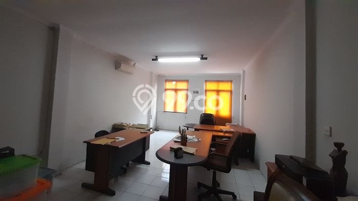 LOKASI SUPER STRATEGIS! Ruko Kawasan , Luas 350m2m², Prospek Pembeli LOKASI SUPER STRATEGIS! Ruko Kawasan , Luas 350m2m², Prospek Pembeli