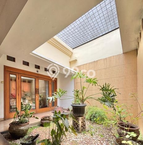 Hunian Mewah LB 500m2 Siap Pakai Desain Elegan di Bintaro, Jakarta Selatan Hunian Mewah LB 500m2 Siap Pakai Desain Elegan di Bintaro, Jakarta Selatan
