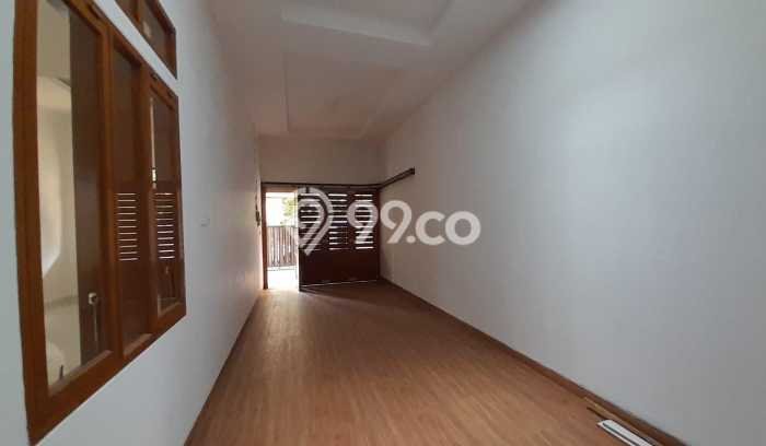 Ready to Use! Luxury House LT 325m2 Desain Elegan di Pejaten Ready to Use! Luxury House LT 325m2 Desain Elegan di Pejaten