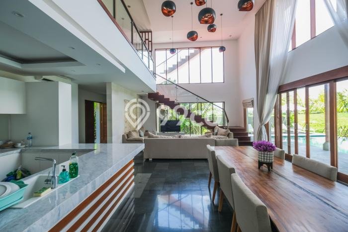 Rumah Mewah LB 1m2 Siap Pakai Desain Elegan di Cemagi, Badung Rumah Mewah LB 1m2 Siap Pakai Desain Elegan di Cemagi, Badung