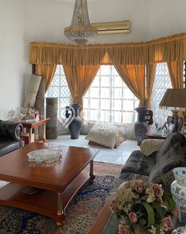 Ready to Use! Luxury House LT 941m2 Desain Elegan di Srengseng Ready to Use! Luxury House LT 941m2 Desain Elegan di Srengseng