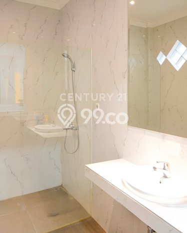 Ready to Use! Premium House LT 973m2 Desain Modern di Kemang Ready to Use! Premium House LT 973m2 Desain Modern di Kemang