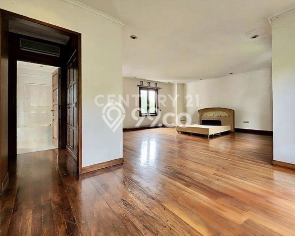 Ready to Use! Luxury House LT 650m2 Desain Modern di Patra Kuningan Ready to Use! Luxury House LT 650m2 Desain Modern di Patra Kuningan