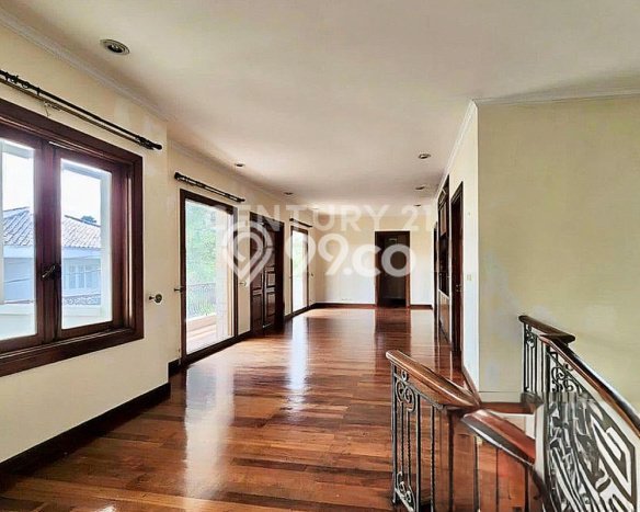 Ready to Use! Luxury House LT 650m2 Desain Modern di Patra Kuningan Ready to Use! Luxury House LT 650m2 Desain Modern di Patra Kuningan