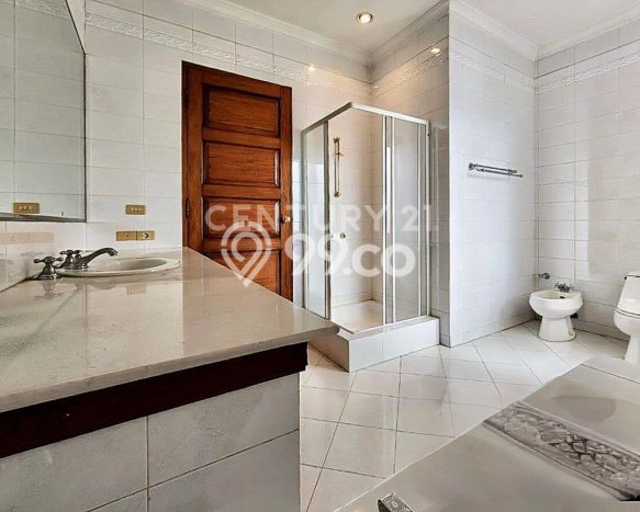 Ready to Use! Luxury House LT 650m2 Desain Modern di Patra Kuningan Ready to Use! Luxury House LT 650m2 Desain Modern di Patra Kuningan