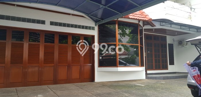 Siap Huni Rumah Mewah 4 Kamar di Kebayoran Baru Dekat ke Mana Pun Siap Huni Rumah Mewah 4 Kamar di Kebayoran Baru Dekat ke Mana Pun