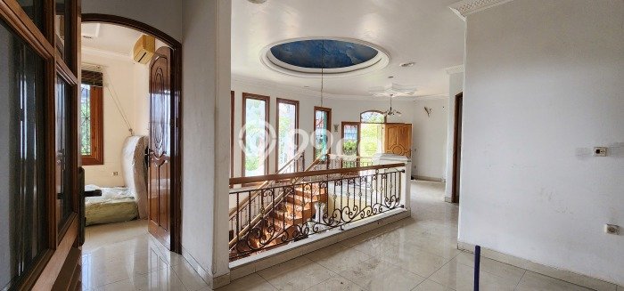 Dijual Rumah Mewah Elegan Dengan View Cantik di Puri Indah, Jakarta Barat Dijual Rumah Mewah Elegan Dengan View Cantik di Puri Indah, Jakarta Barat