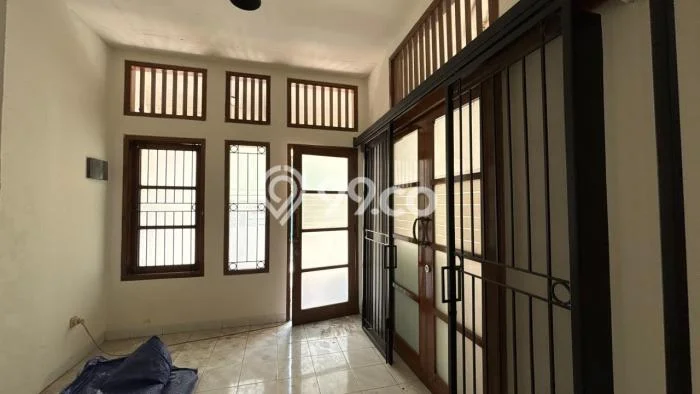 Siap Huni Rumah Mewah 5 Kamar di Tebet Dekat ke Mana Pun Siap Huni Rumah Mewah 5 Kamar di Tebet Dekat ke Mana Pun