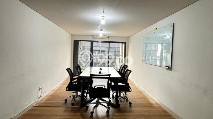 Unit Kantor Dijual di Jakarta Selatan LT 132m2 & LB 132m2 Unit Kantor Dijual di Jakarta Selatan LT 132m2 & LB 132m2