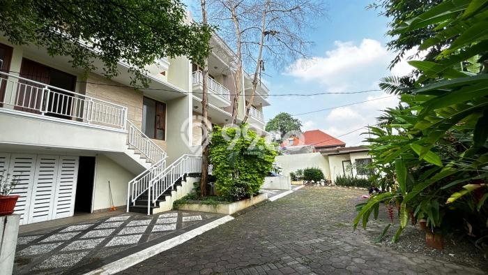 Rumah Mewah LB 335m2 Siap Huni Desain Elegan di Ampera, Jakarta Selatan Rumah Mewah LB 335m2 Siap Huni Desain Elegan di Ampera, Jakarta Selatan