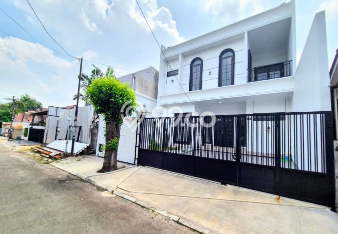 Rumah Eksklusif Dijual LT 200m2 di BSD, Tangerang Selatan Rumah Eksklusif Dijual LT 200m2 di BSD, Tangerang Selatan