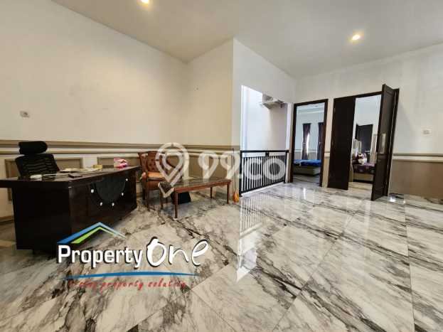 Hunian Eksklusif Siap Huni LT 235m2 di Serpong, Tangerang Selatan Hunian Eksklusif Siap Huni LT 235m2 di Serpong, Tangerang Selatan