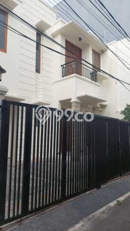 Rumah Mewah Siap Huni LT 133m2 di Tebet, Jakarta Selatan Rumah Mewah Siap Huni LT 133m2 di Tebet, Jakarta Selatan