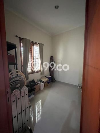 Rumah Strategis di Condet, 2 KM, Area Tenang, Luas 70m² Bangunan 120m² Rumah Strategis di Condet, 2 KM, Area Tenang, Luas 70m² Bangunan 120m²