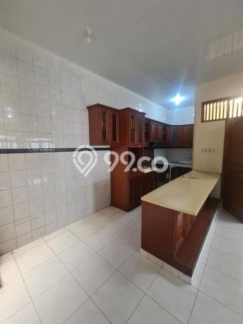 Lokasi terbaik! Rumah siap huni dikontrakkan di Tebet LB 200m2 Lokasi terbaik! Rumah siap huni dikontrakkan di Tebet LB 200m2